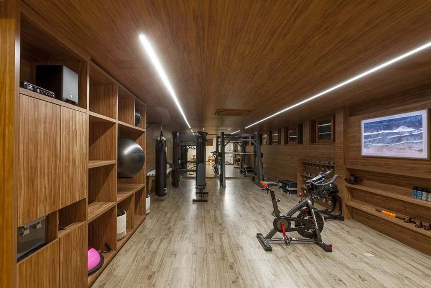 Academia da Villa Capri — musculação, bicicleta, funcional e maca de massagem